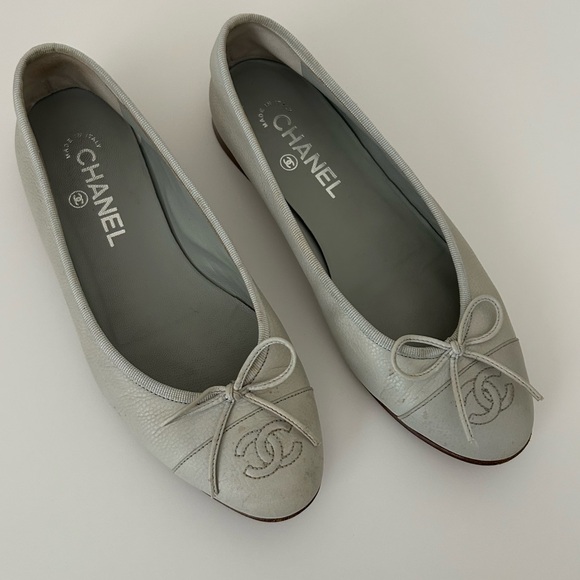 CHANEL Shoes - Chanel Lambskin Leather soft Green Cap Toe Interlocking CC Logo Ballet Flats 37